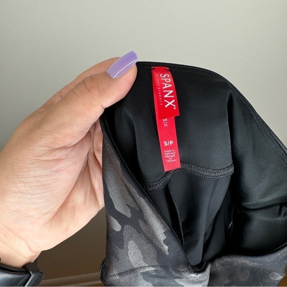NWT Spanx Faux Leather Camo Black Leggings Size Small - Picture 5 of 5